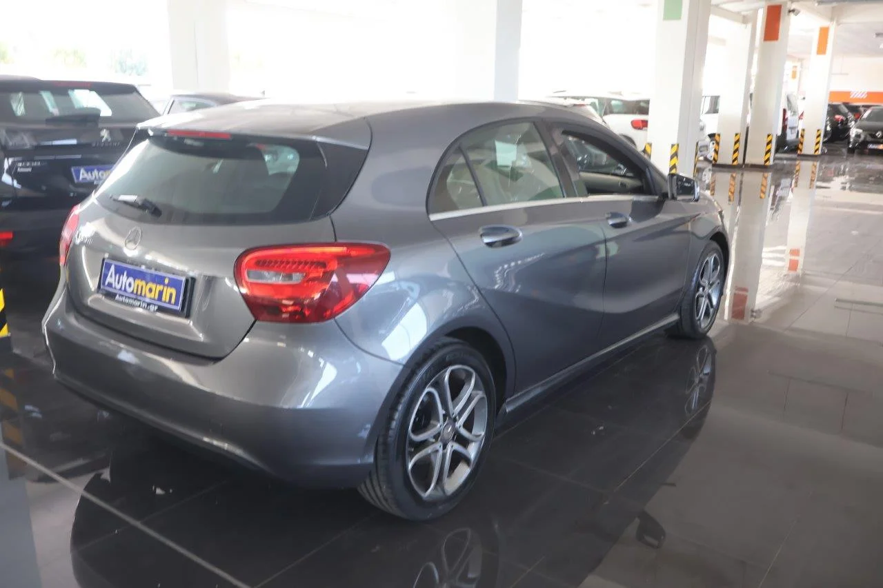 View 4 - Mercedes-Benz A 180 - 2016