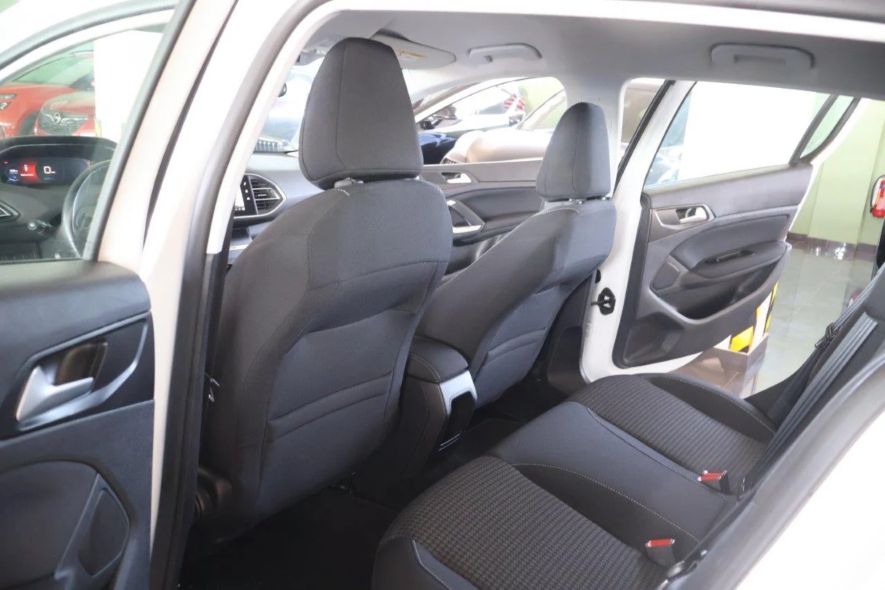 Peugeot 308 - View model 23
