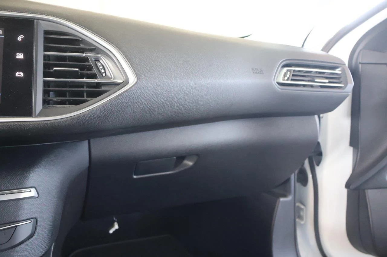 Peugeot 308 - View model 28