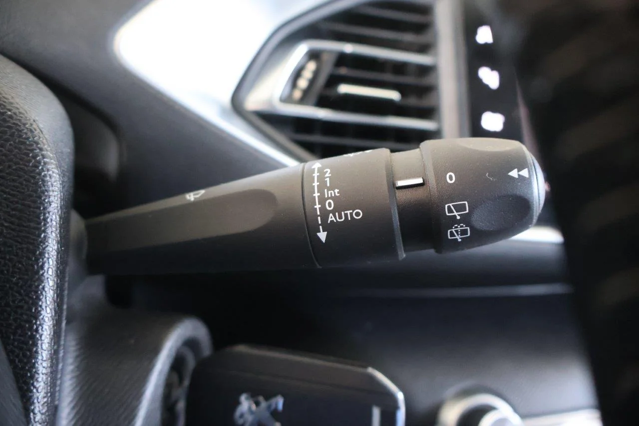 Peugeot 308 - View model 31