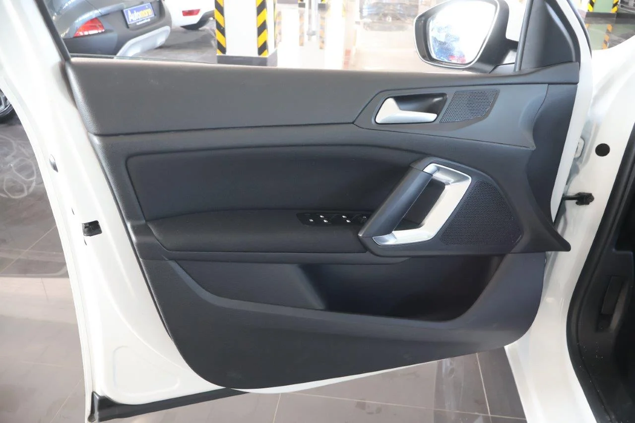 Peugeot 308 - View model 34