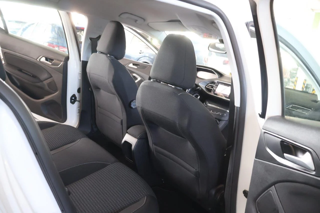 Peugeot 308 - View model 37
