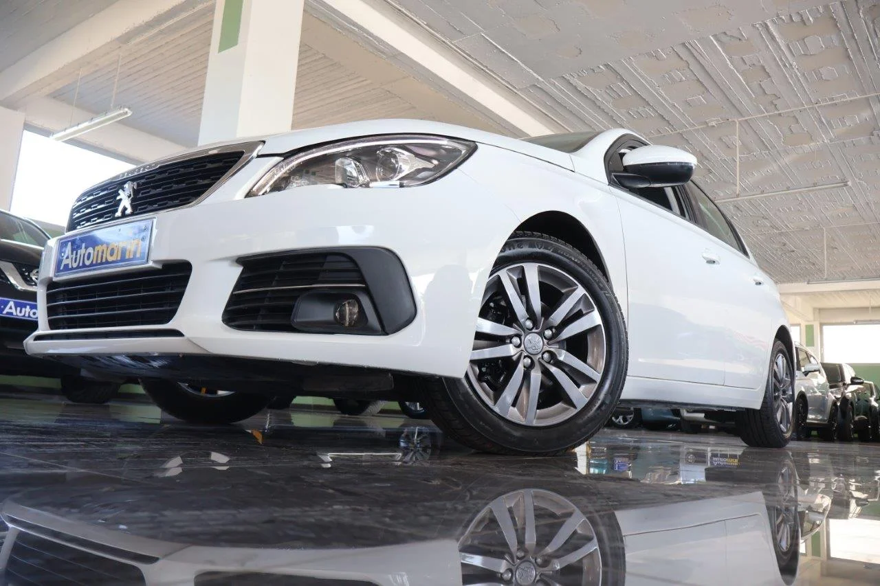 Peugeot 308 - View model 5