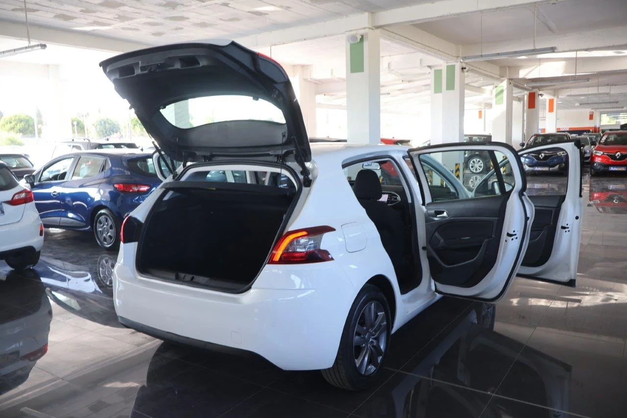 Peugeot 308 - View model 8