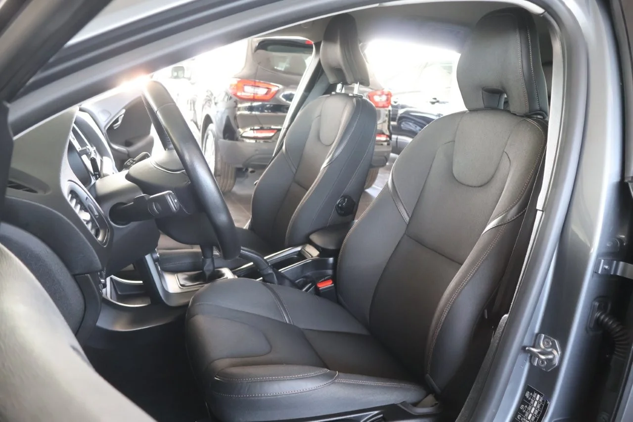 Volvo V40 Cross Country - View model 22