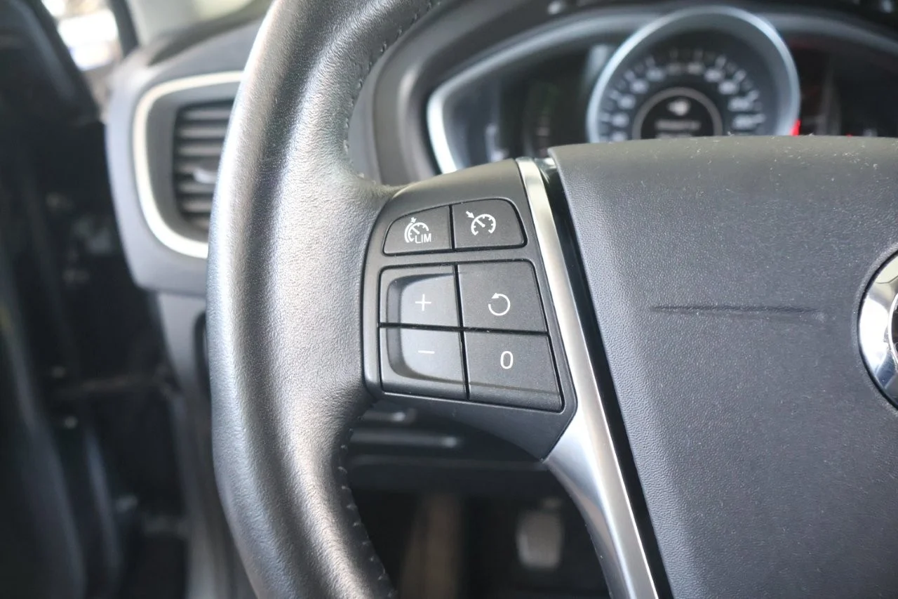 Volvo V40 Cross Country - View model 25