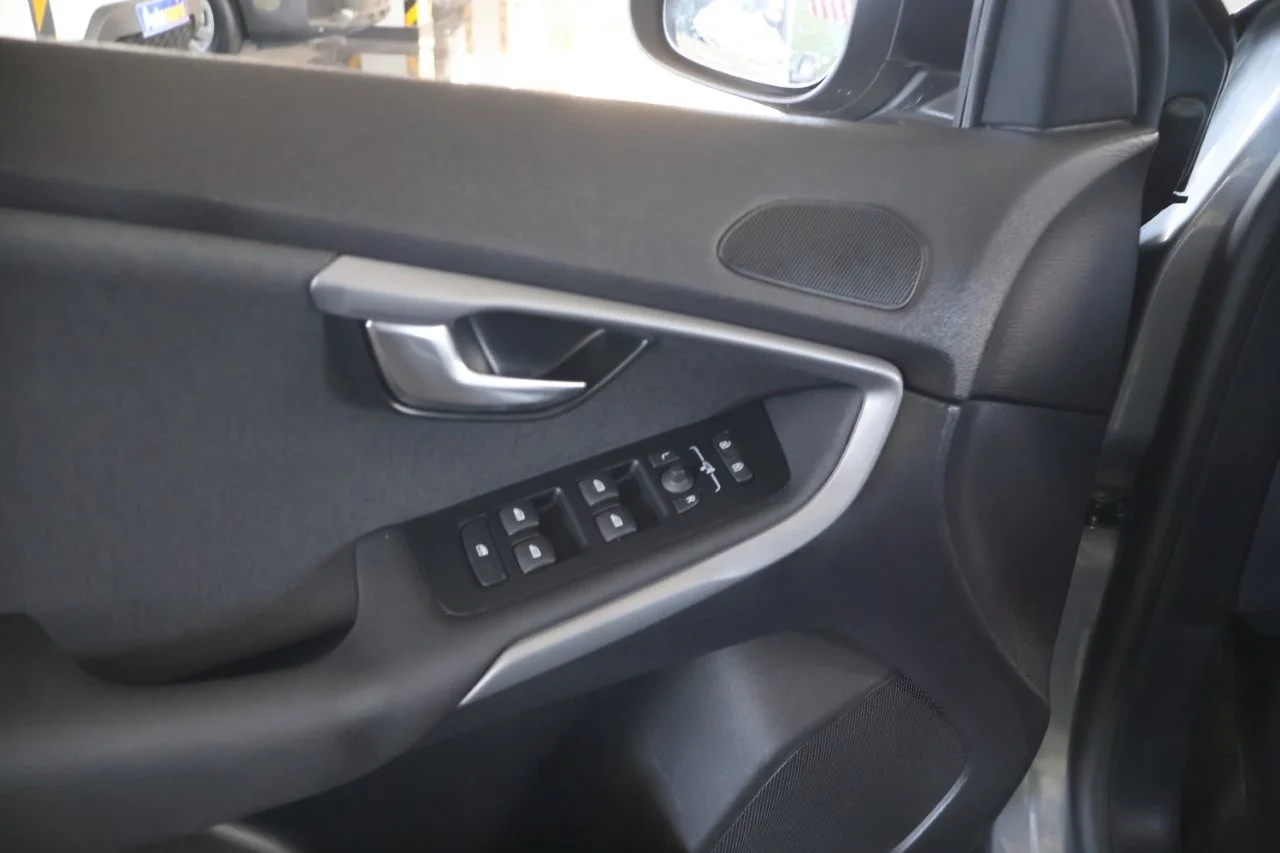 Volvo V40 Cross Country - View model 38