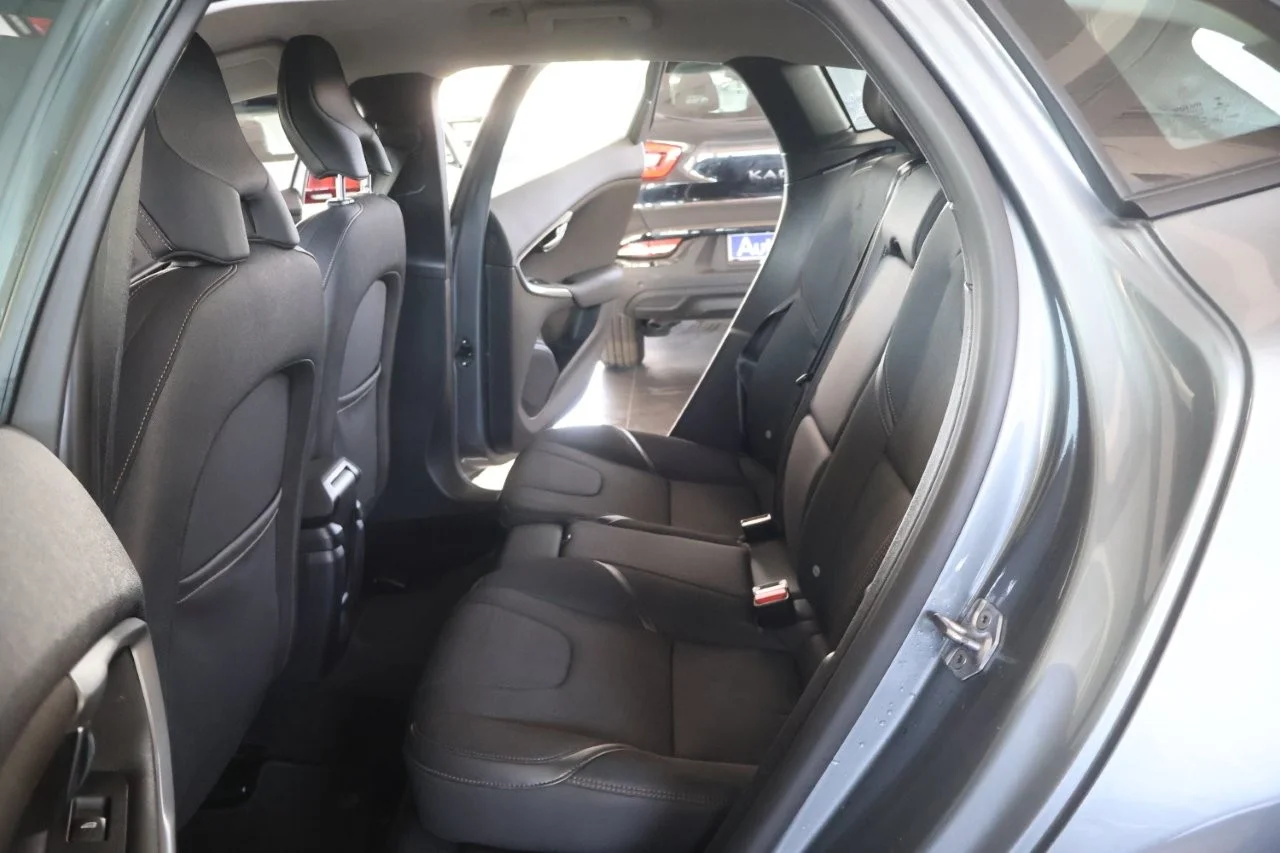 Volvo V40 Cross Country - View model 41
