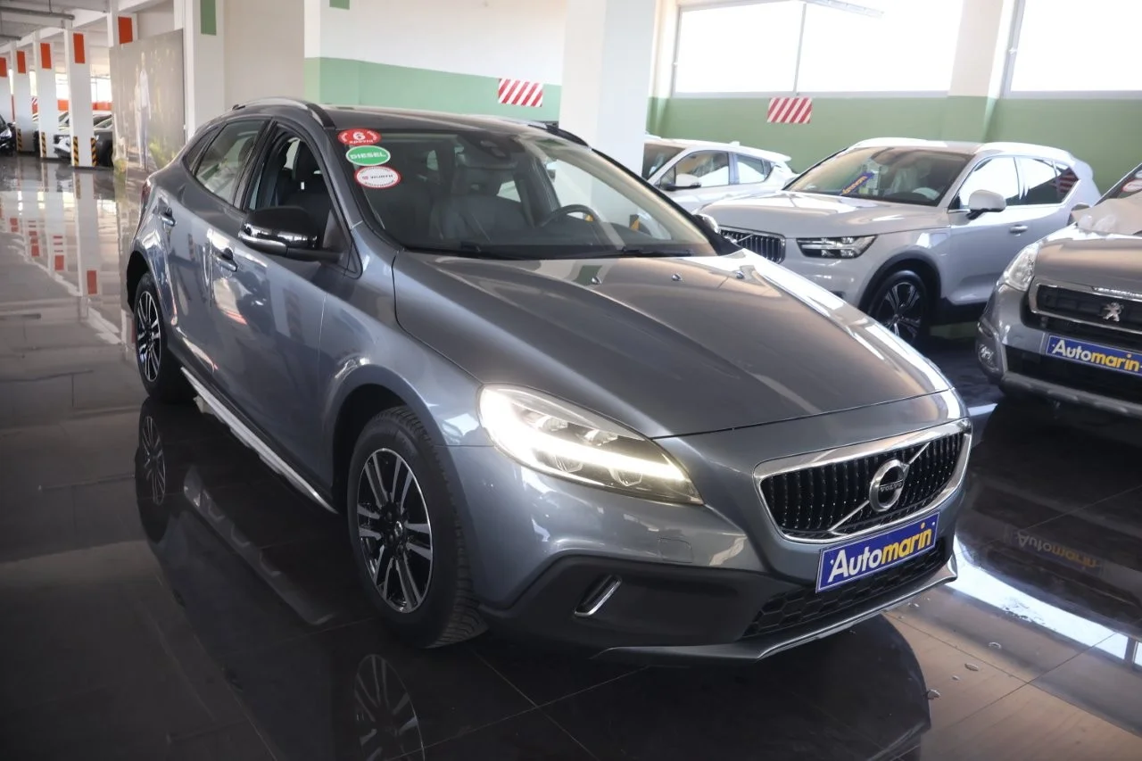 View 3 - Volvo V40 Cross Country - 2019