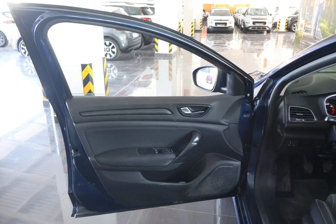Renault Megane - View model 33