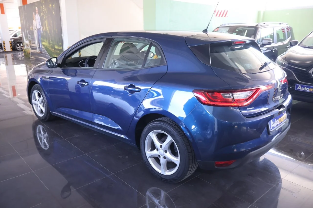 Renault Megane - View model 5