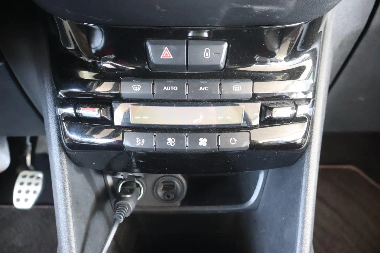 Peugeot 208 - View model 29
