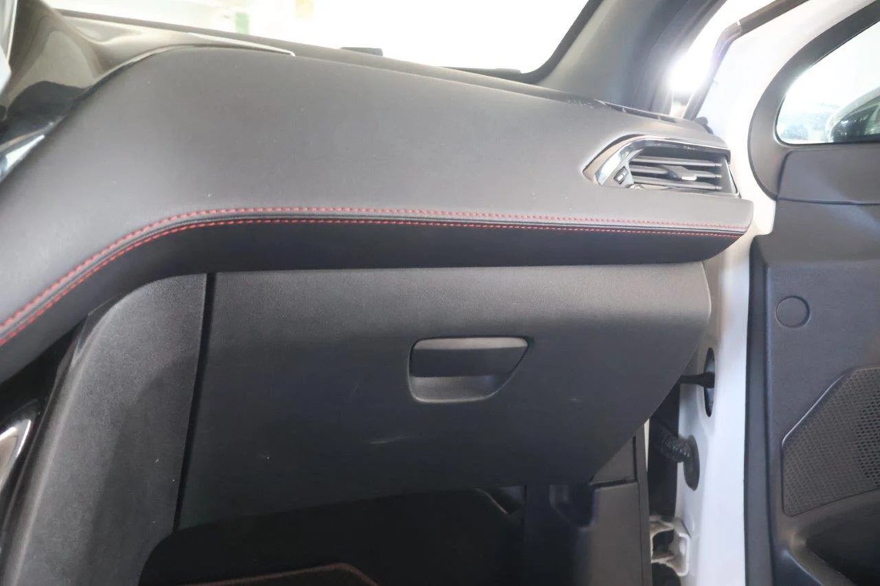 Peugeot 208 - View model 31
