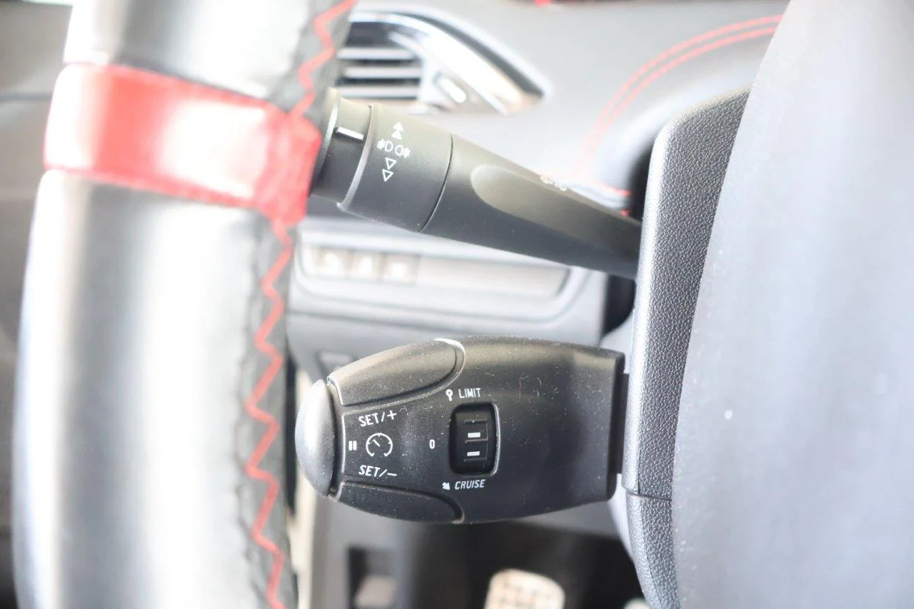 Peugeot 208 - View model 33