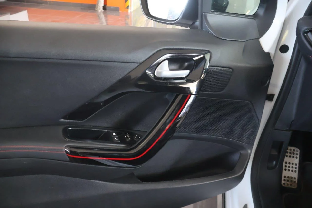 Peugeot 208 - View model 36