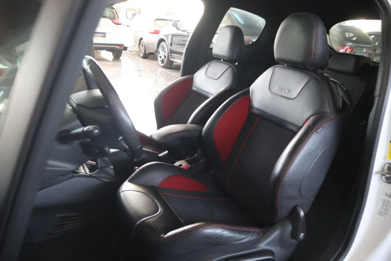 Peugeot 208 - View model 37