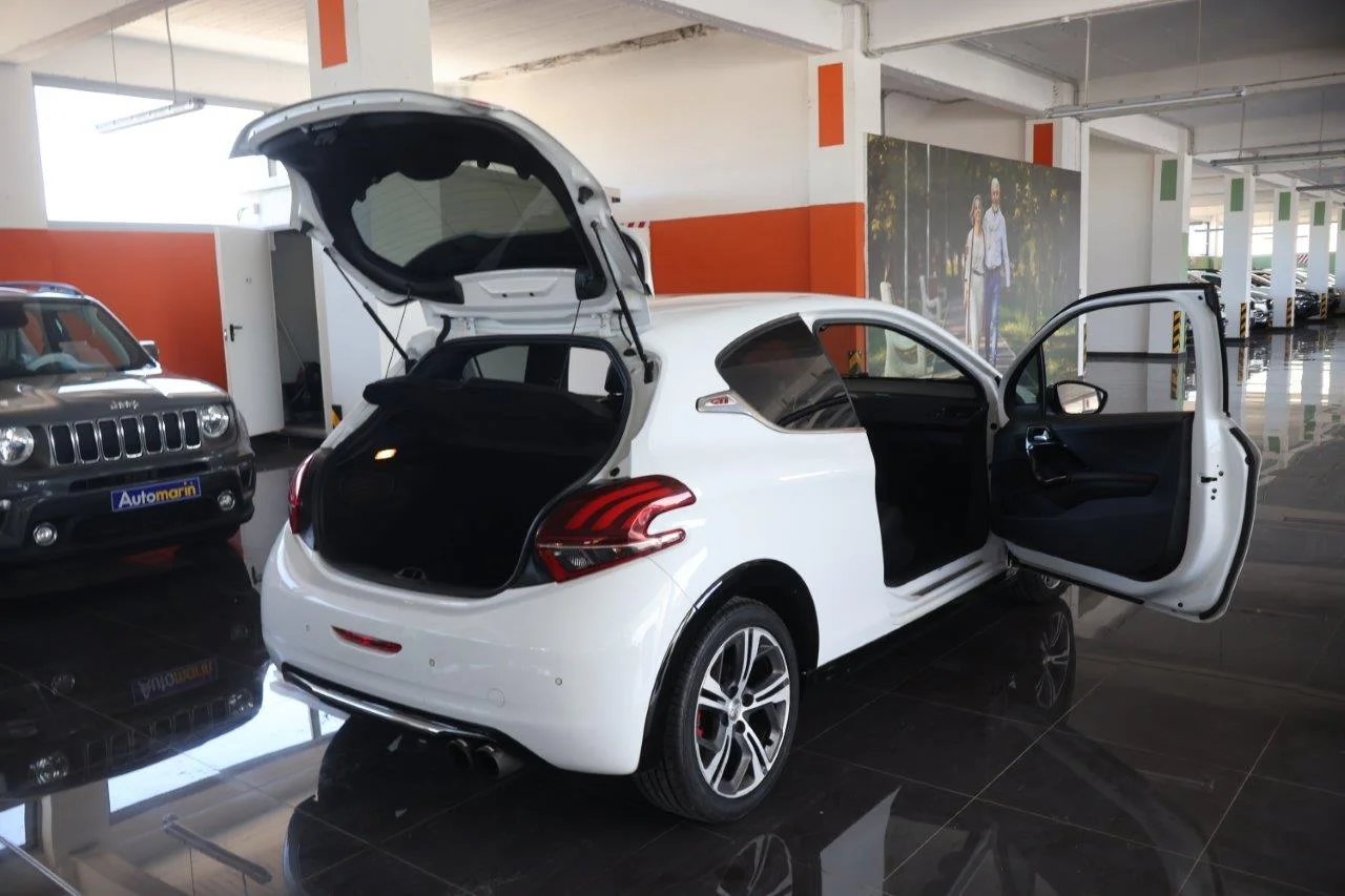 Peugeot 208 - View model 8