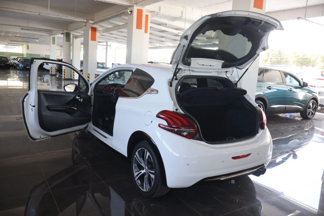 Peugeot 208 - View model 10