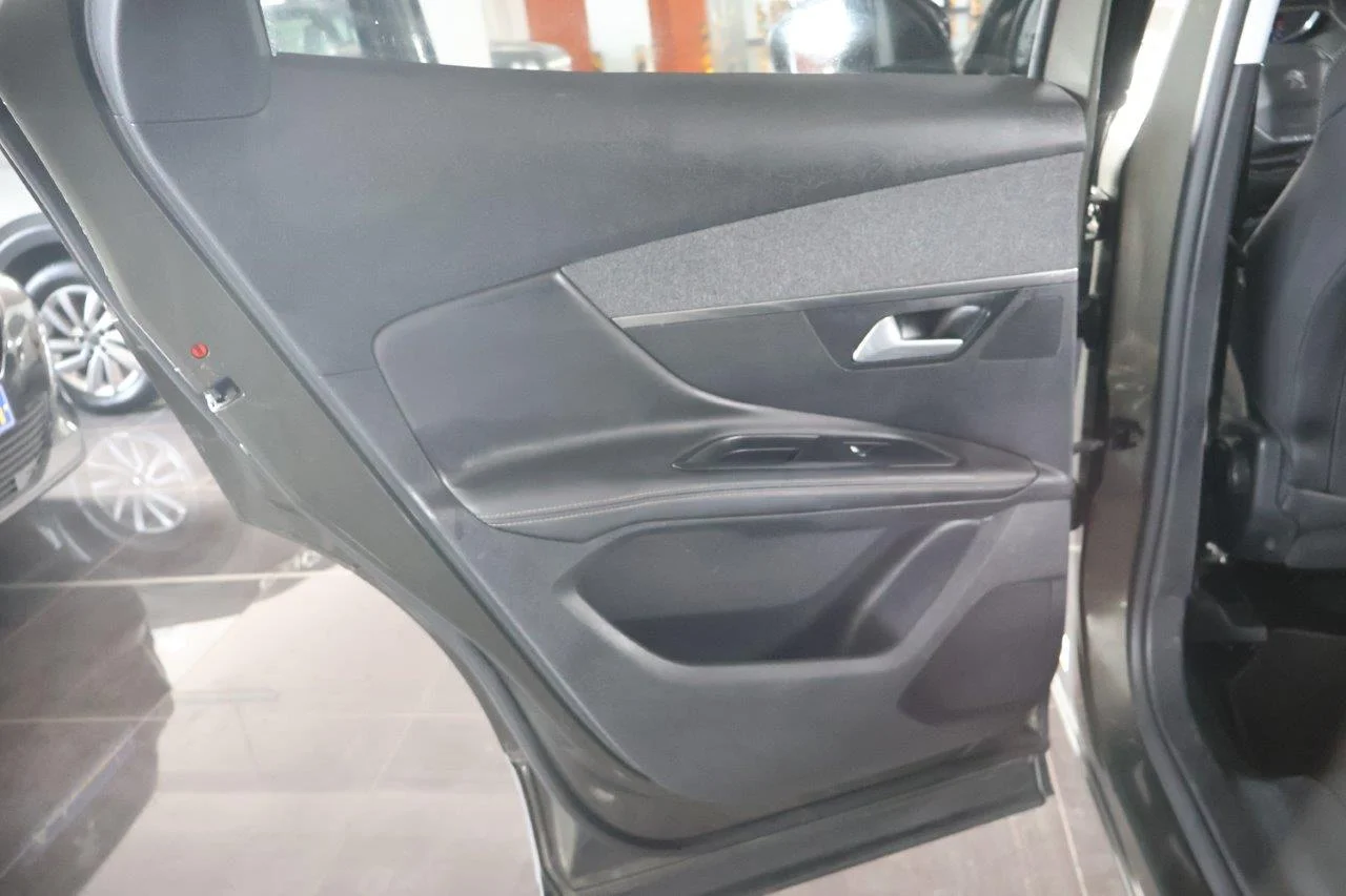 Peugeot 3008 - View model 35