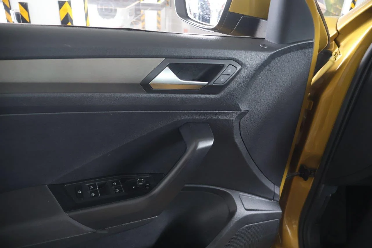 Volkswagen T-Roc - View model 31