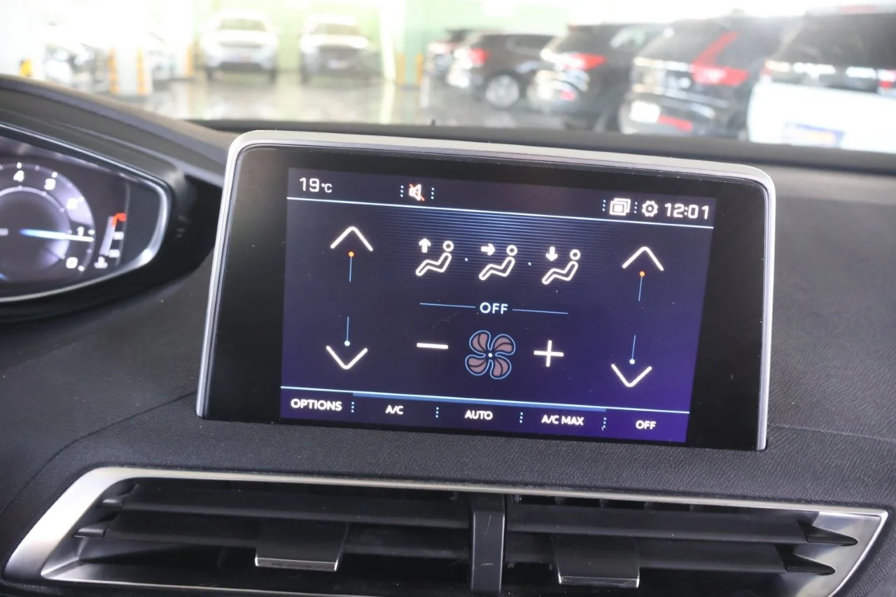 Peugeot 3008 - View model 25