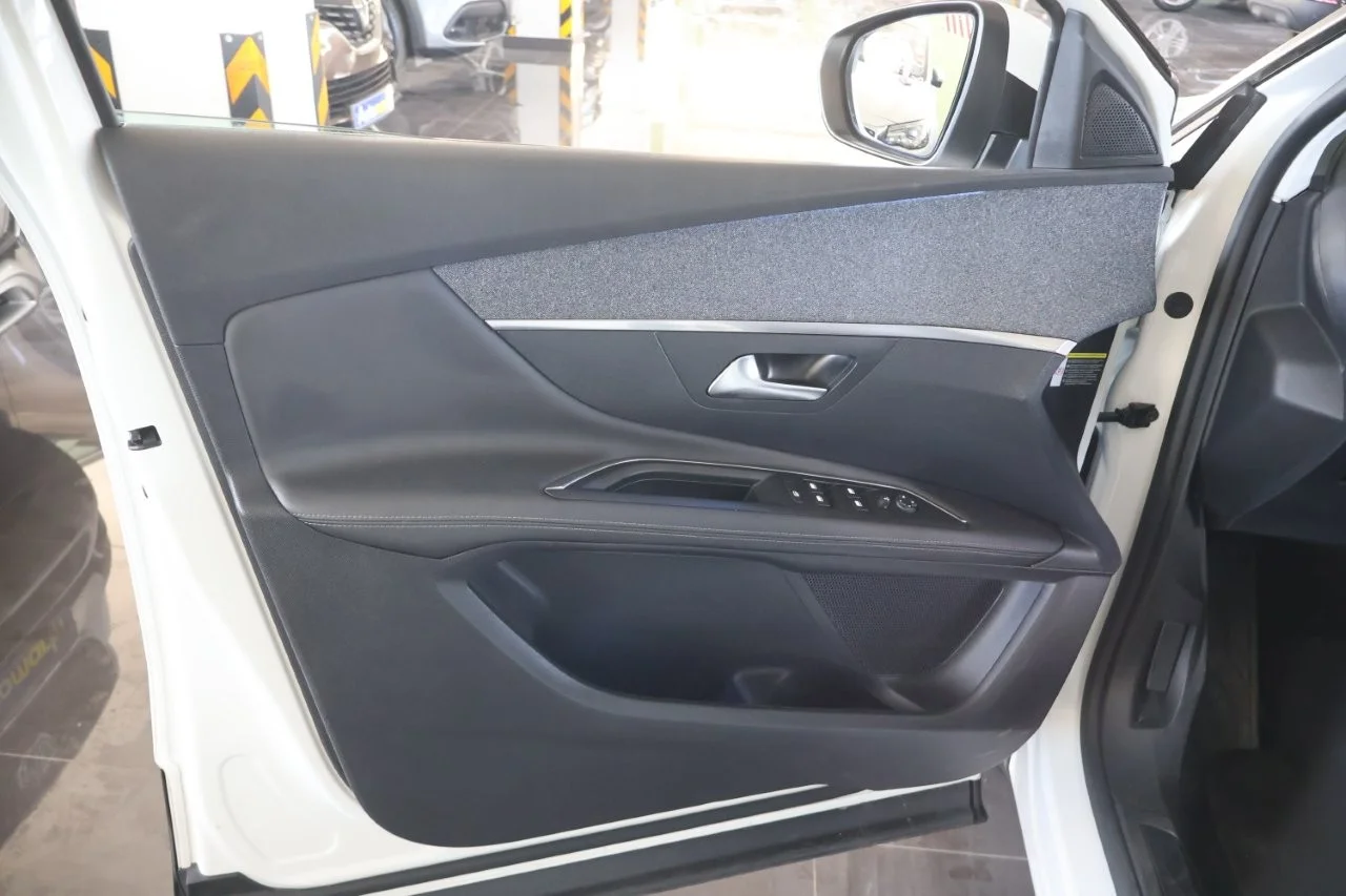 Peugeot 3008 - View model 33