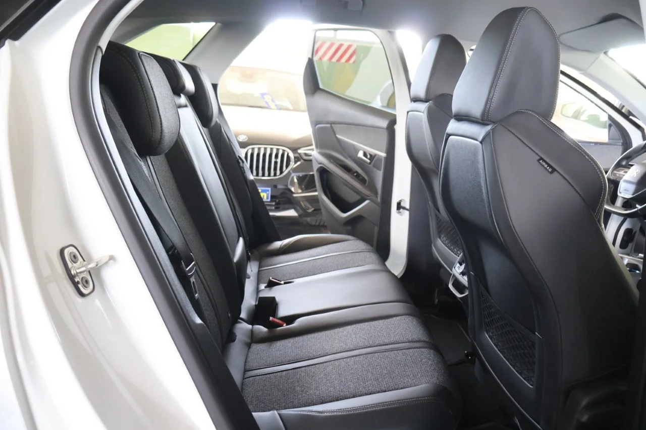 Peugeot 3008 - View model 40