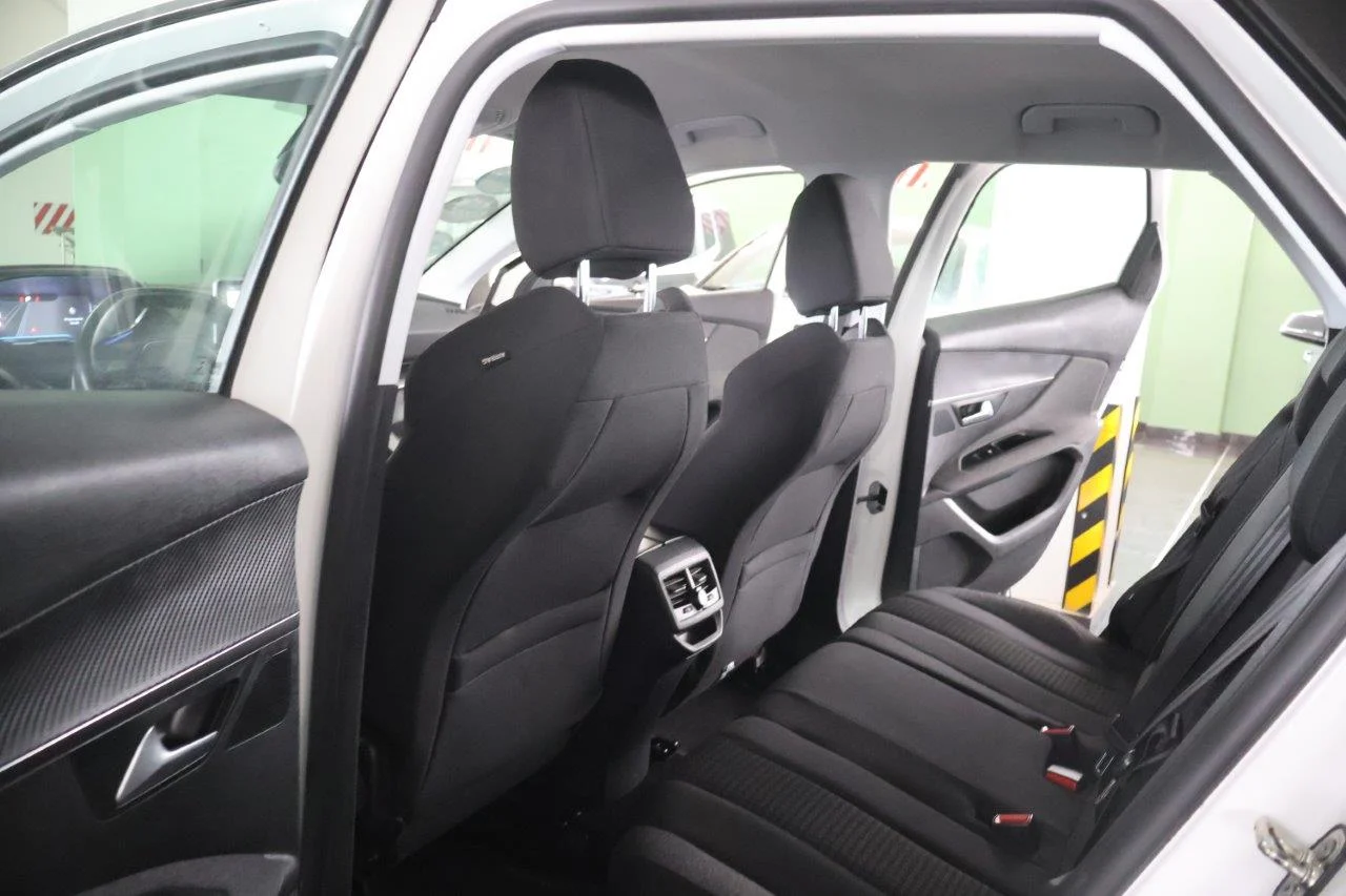 Peugeot 3008 - View model 35