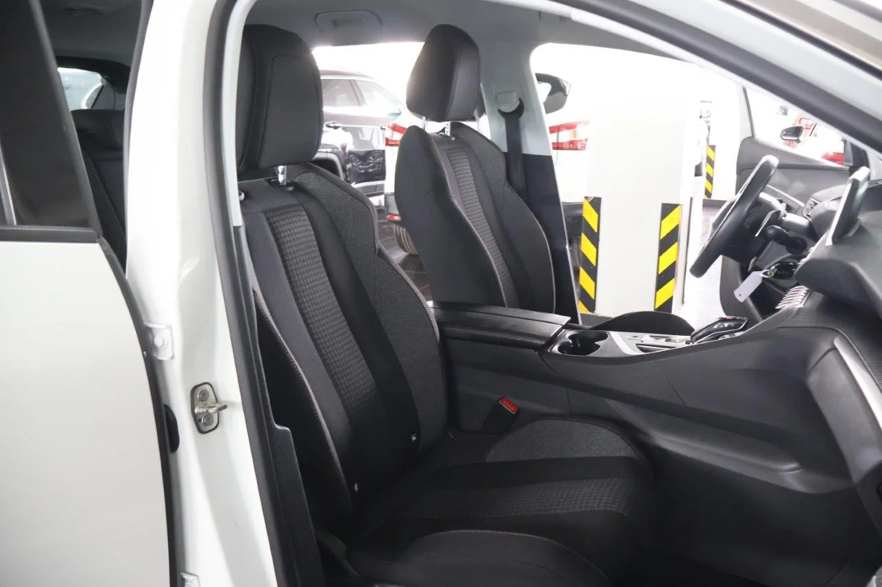 Peugeot 3008 - View model 40