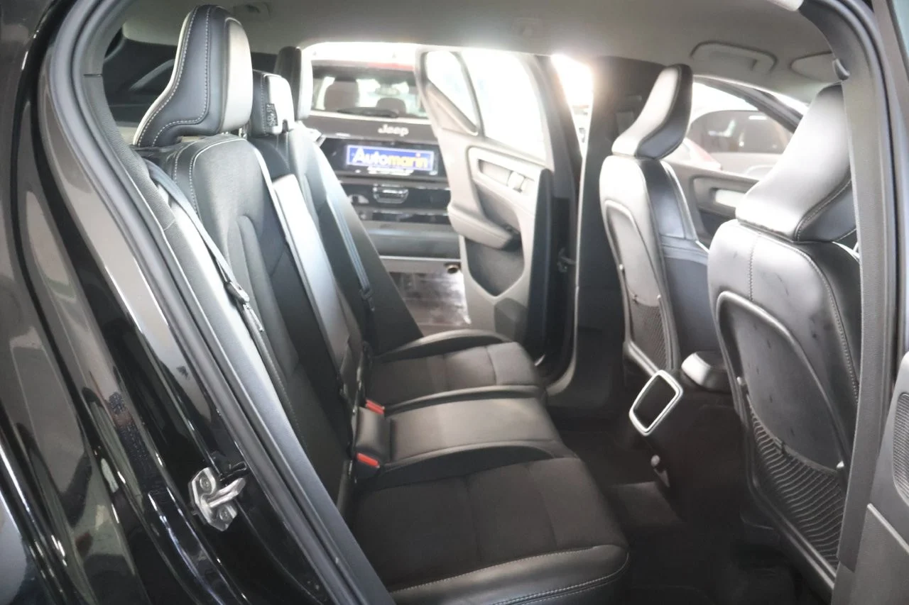 Volvo XC40 - View model 37