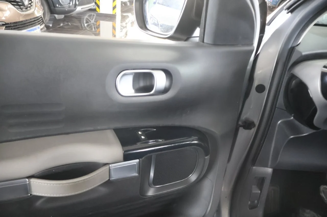 Citroen C4 Cactus - View model 31
