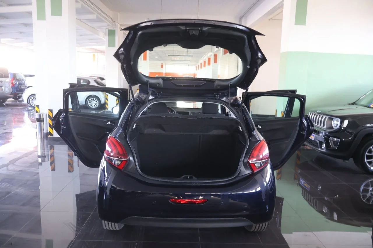 Peugeot 208 - View model 8