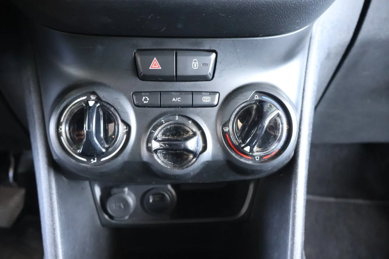 Peugeot 208 - View model 24