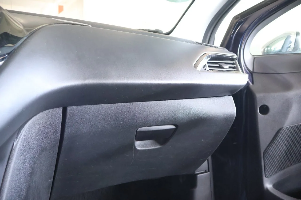 Peugeot 208 - View model 26