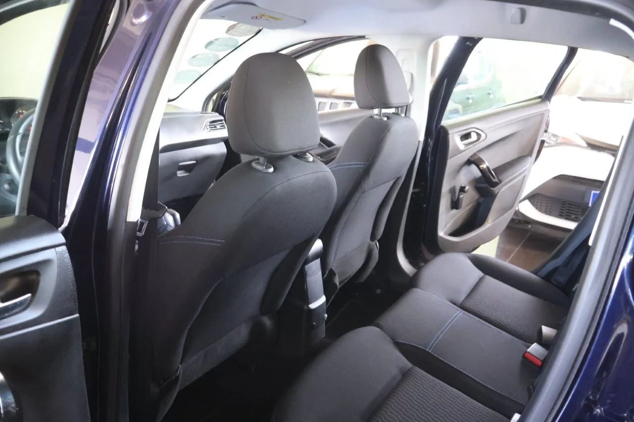Peugeot 208 - View model 28