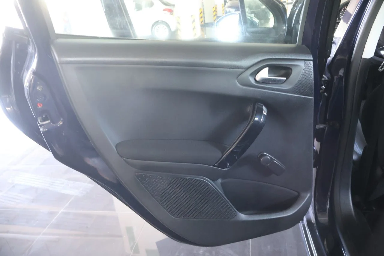 Peugeot 208 - View model 29