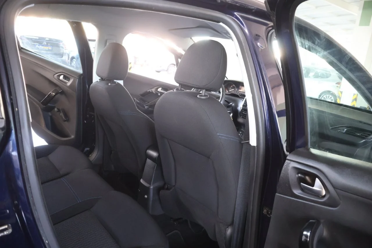 Peugeot 208 - View model 31
