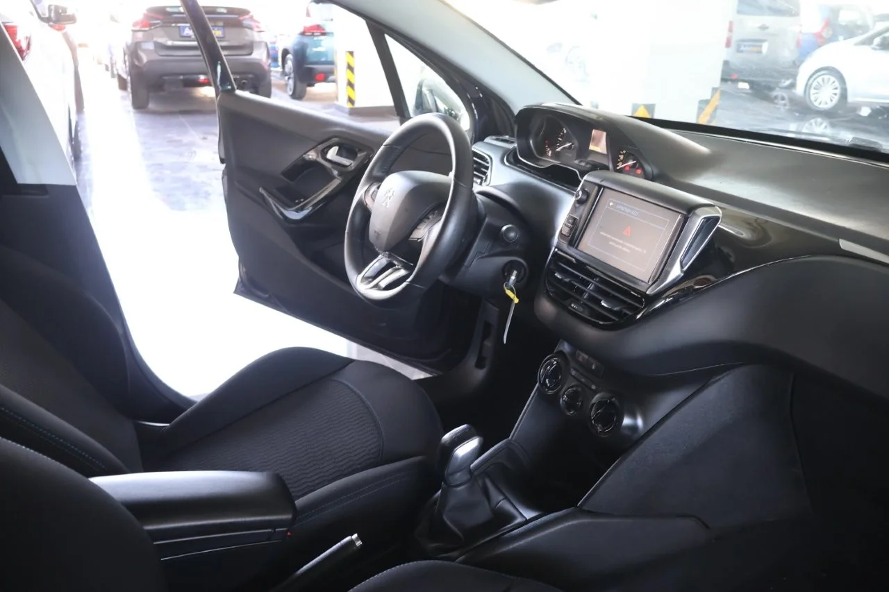 Peugeot 208 - View model 34