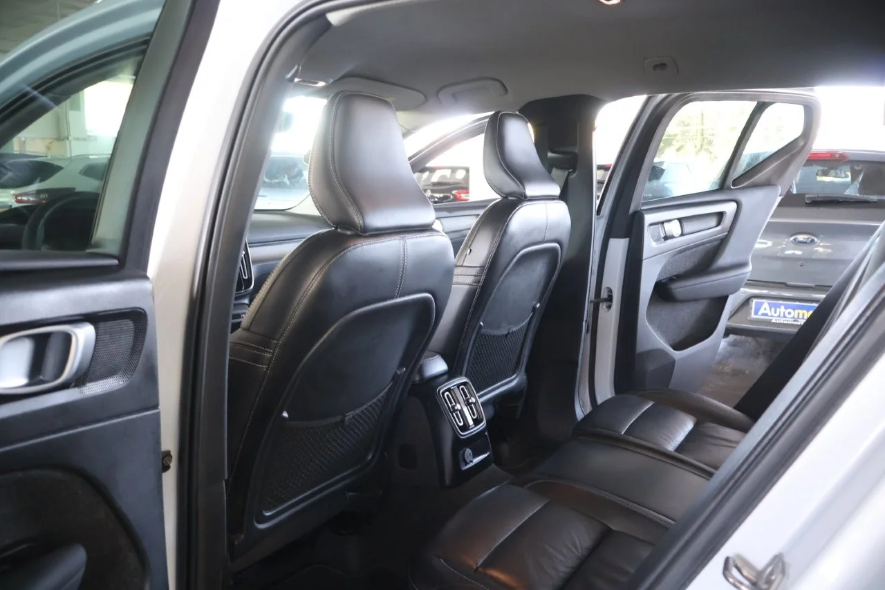 Volvo XC40 - View model 37