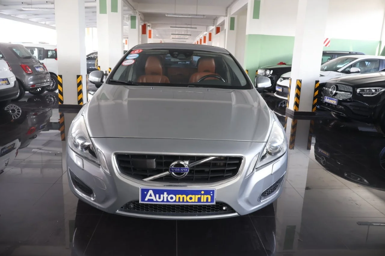 View 3 - Volvo V60 - 2011