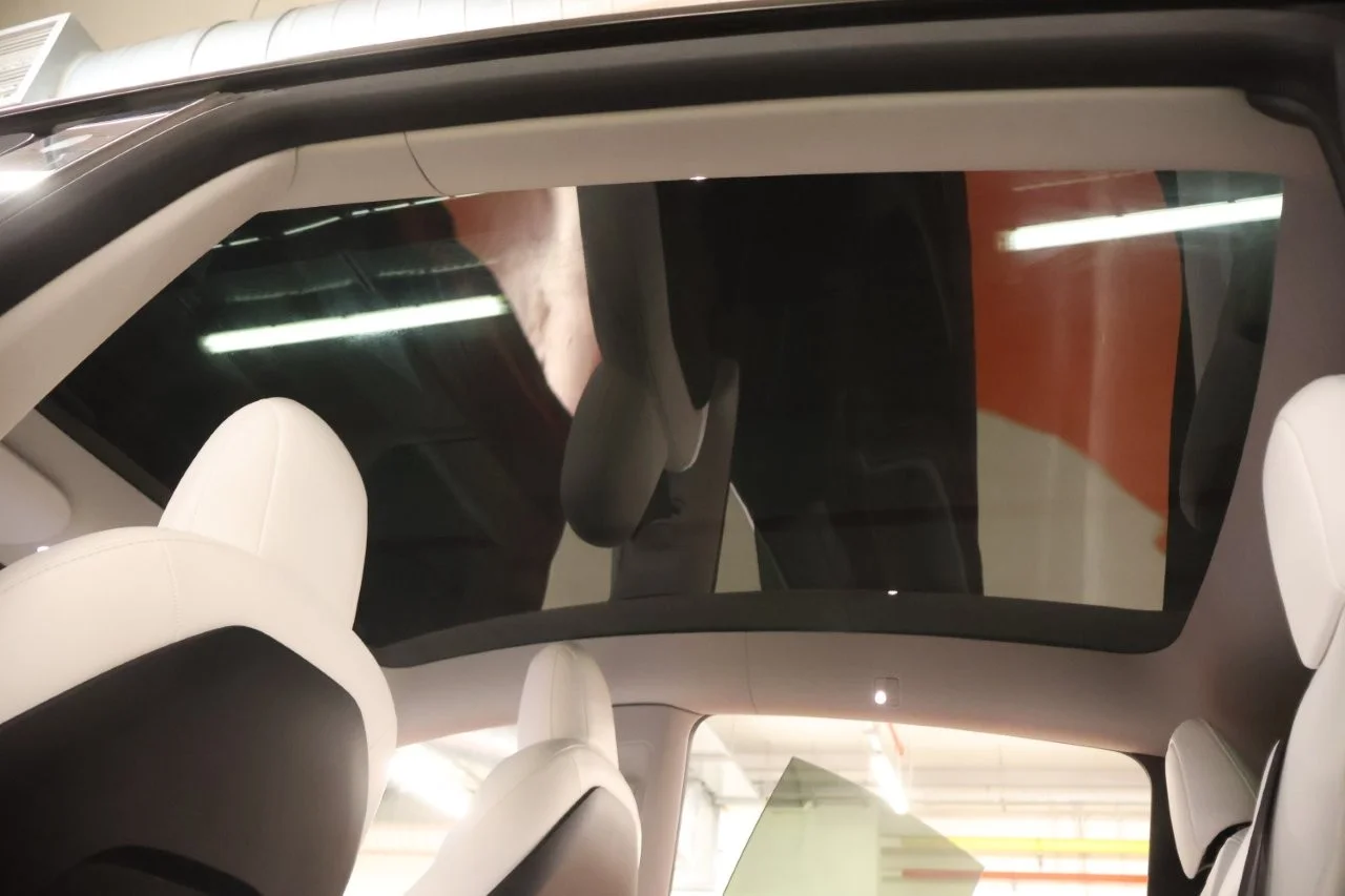 Tesla Model Y - View model 8