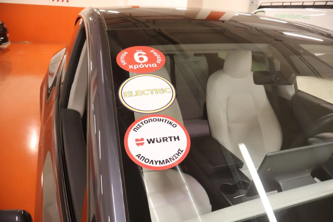 Tesla Model Y - View model 17