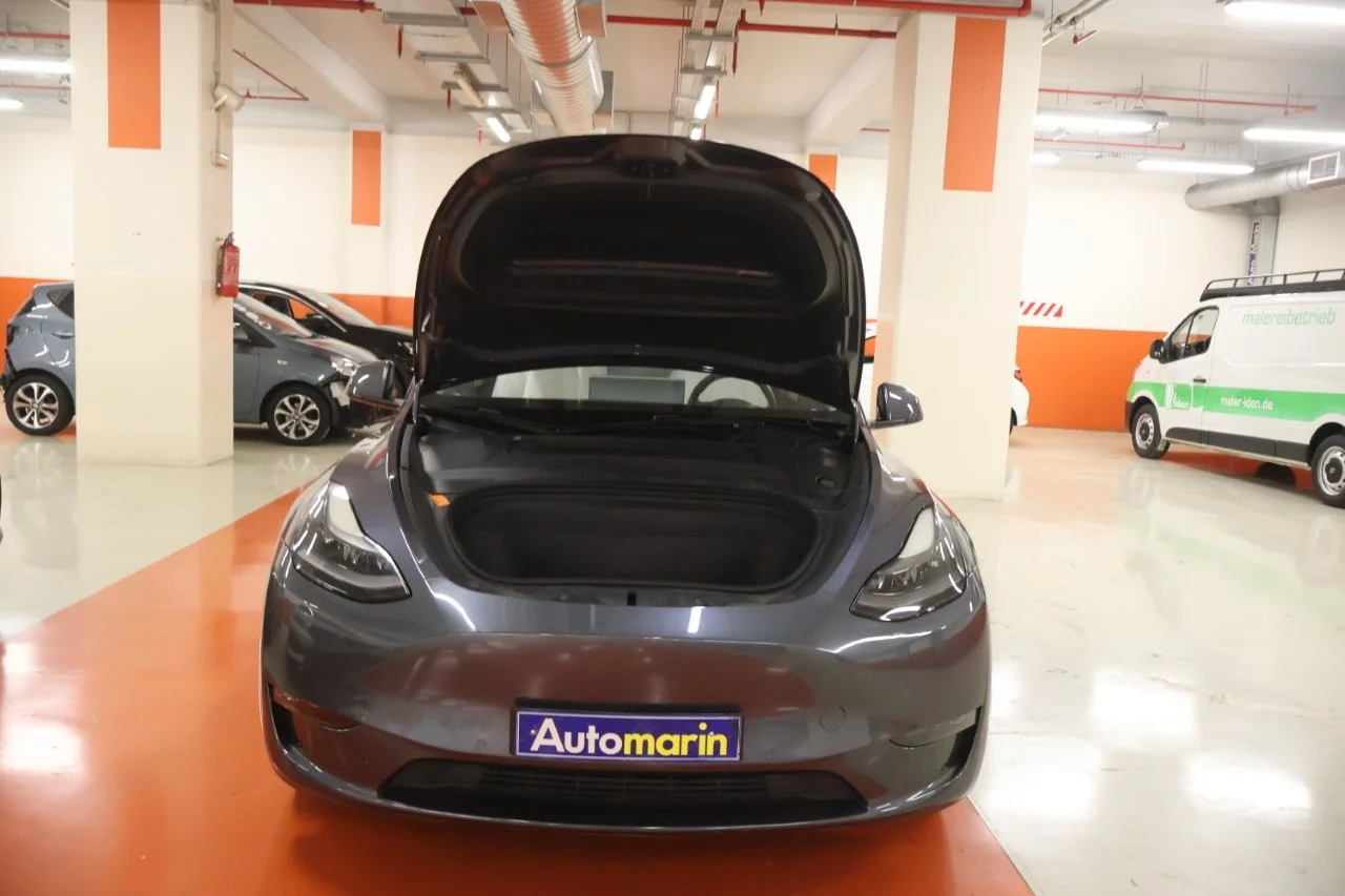 Tesla Model Y - View model 18