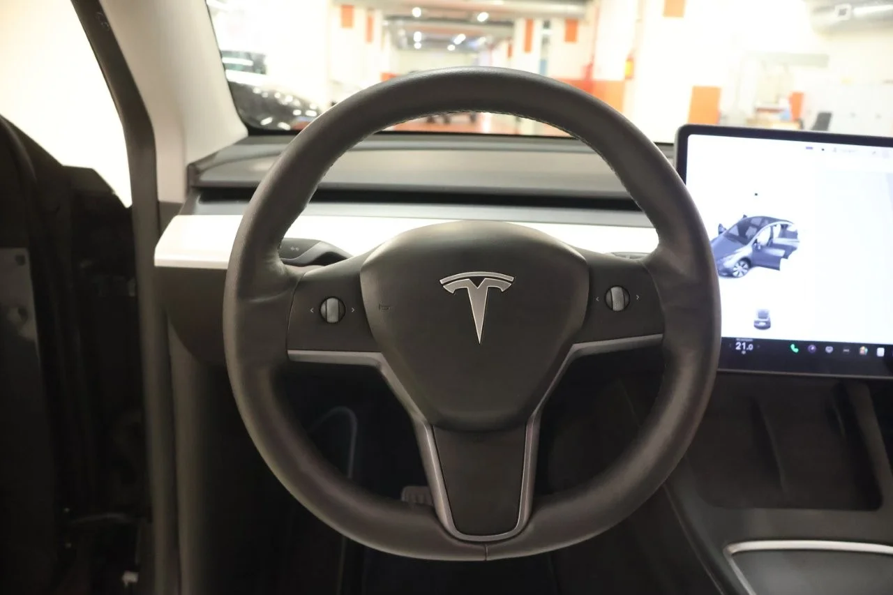 Tesla Model Y - View model 22