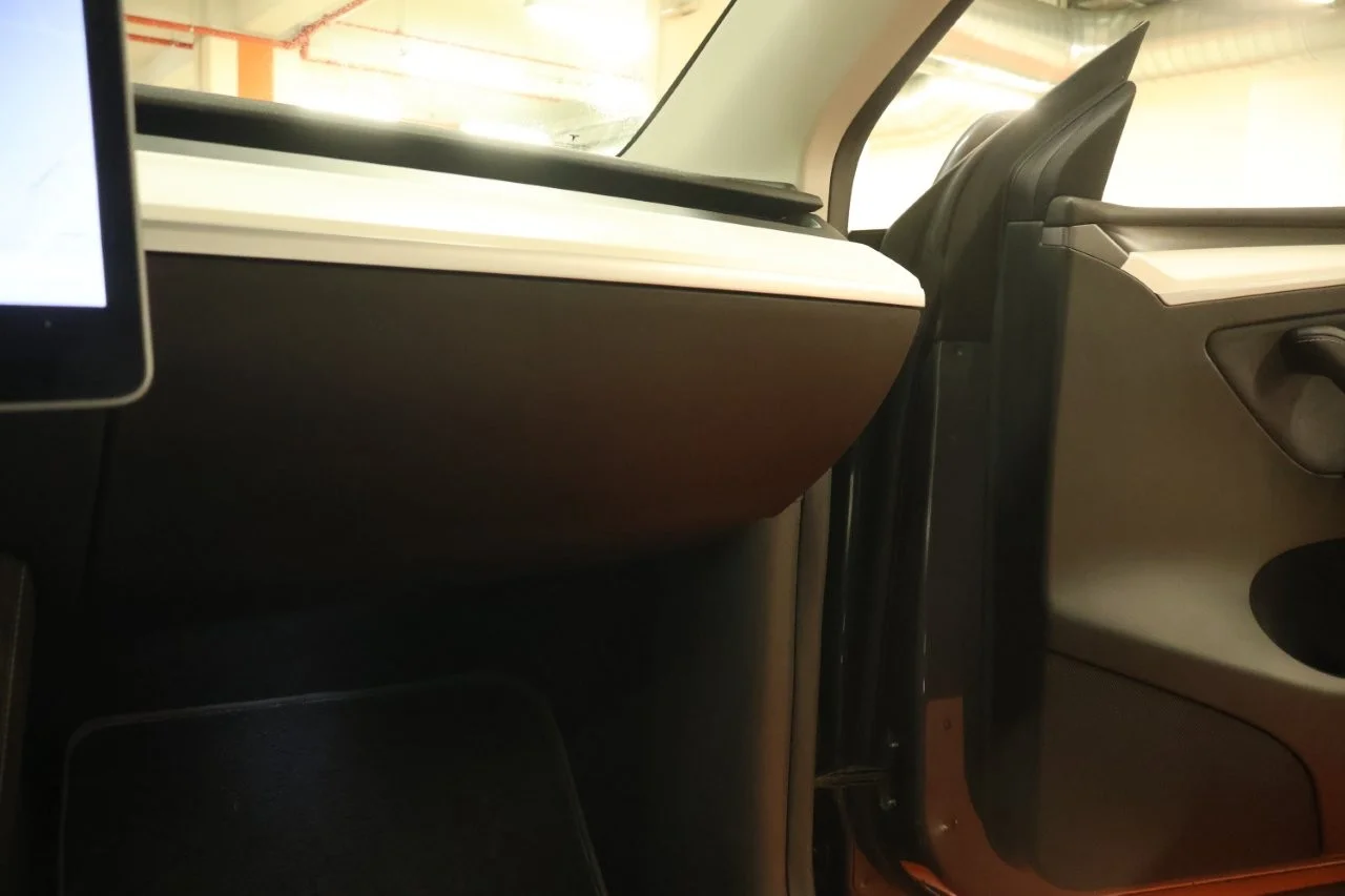 Tesla Model Y - View model 26