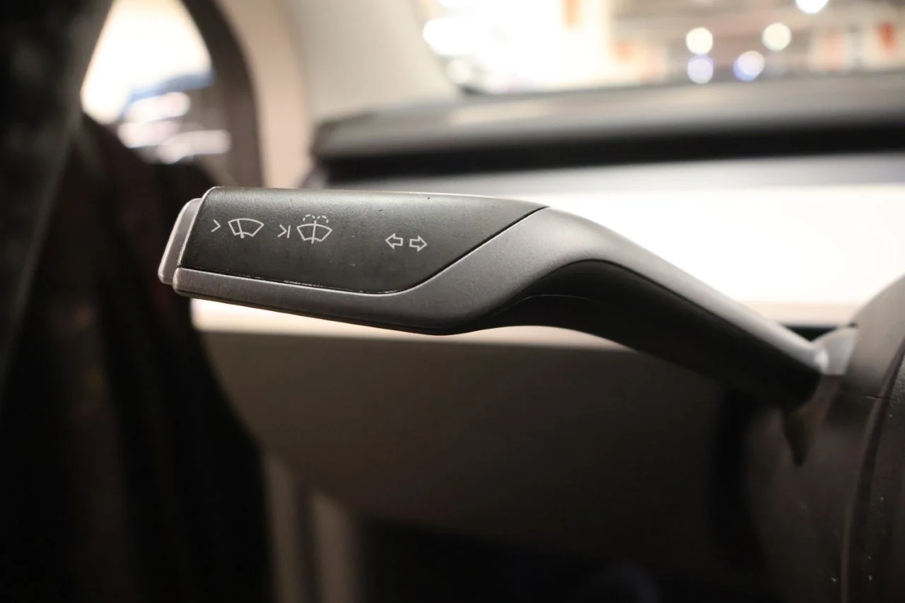 Tesla Model Y - View model 28