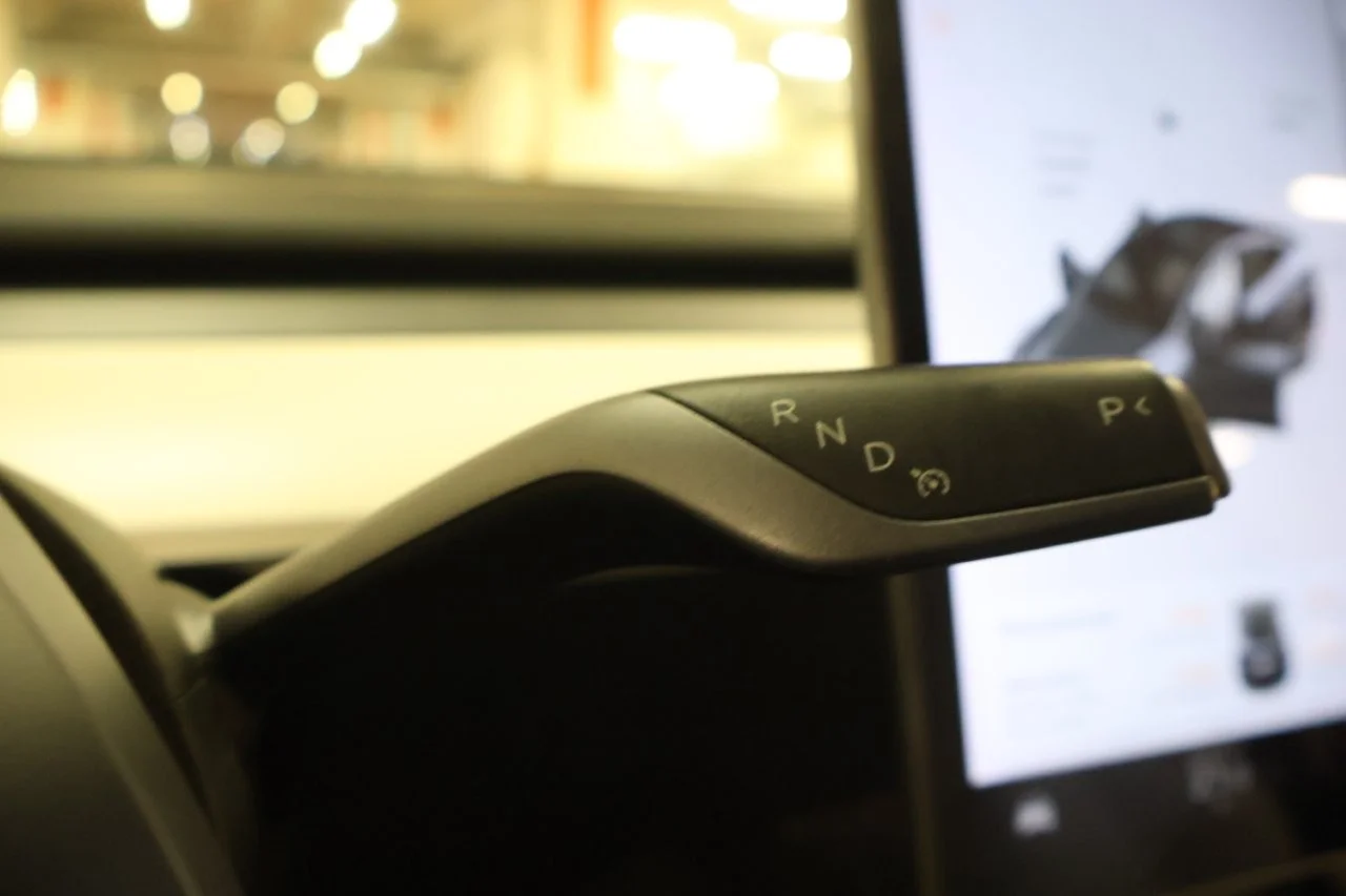 Tesla Model Y - View model 29