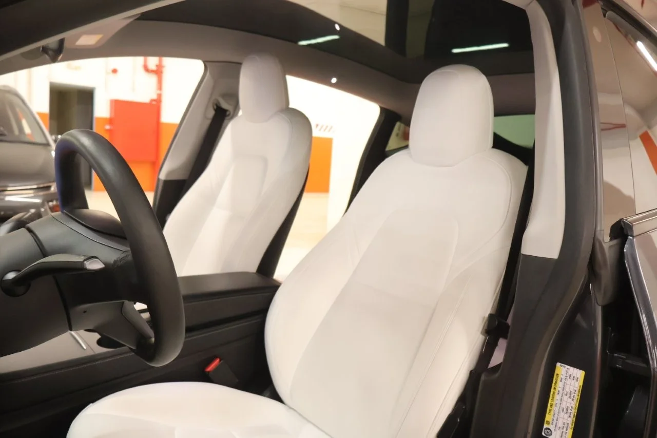 Tesla Model Y - View model 36
