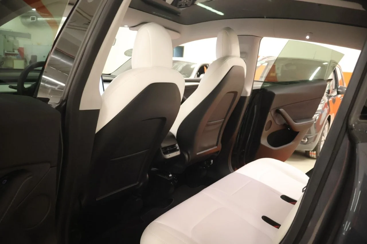 Tesla Model Y - View model 37