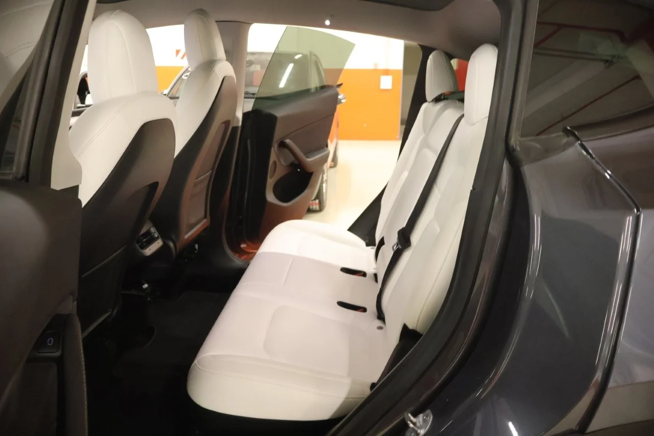 Tesla Model Y - View model 39
